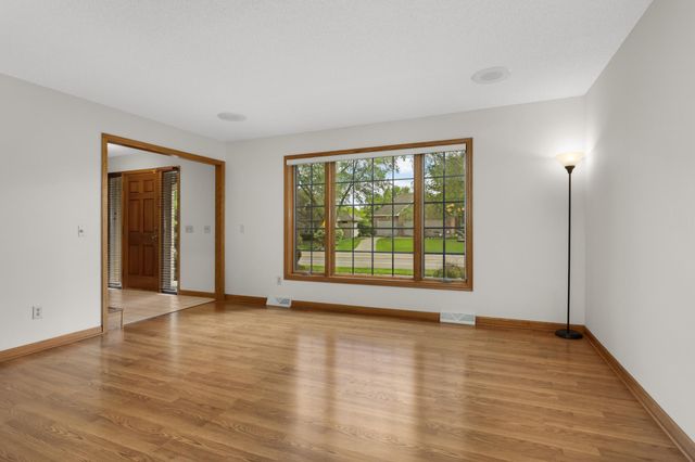 1318 W Royal Oaks Drive, Shoreview, MN 55126
