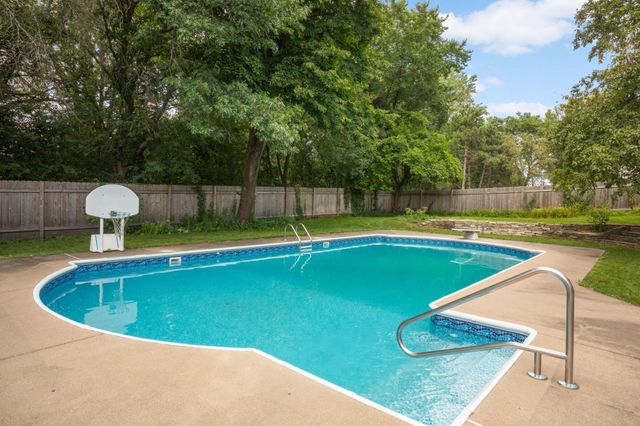 1318 W Royal Oaks Drive, Shoreview, MN 55126