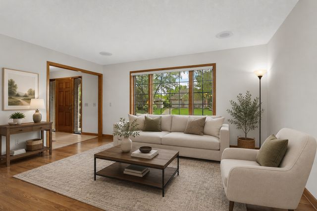 1318 W Royal Oaks Drive, Shoreview, MN 55126