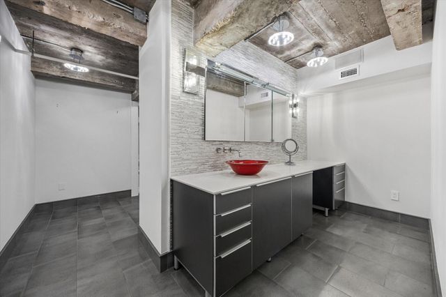915 Franklin Street 9N, Houston, TX 77002