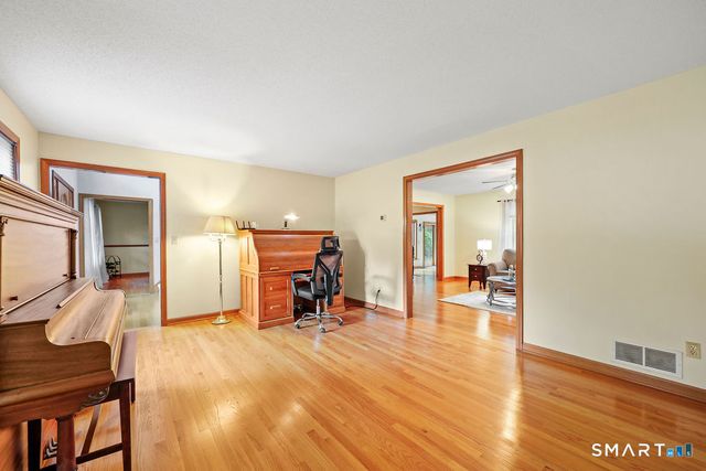 209 Lancaster Way, Cheshire, CT 06410