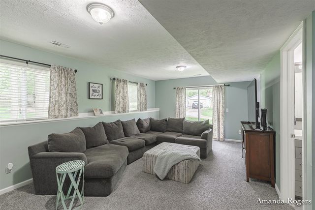 806 Grindle Drive, Lowell, MI 49331