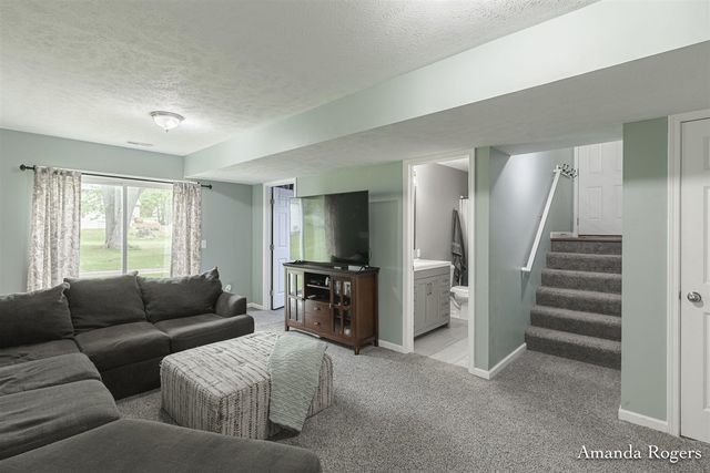 806 Grindle Drive, Lowell, MI 49331