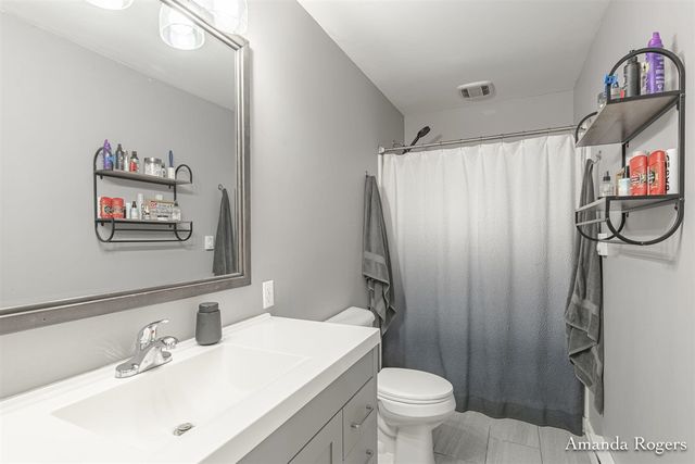 806 Grindle Drive, Lowell, MI 49331