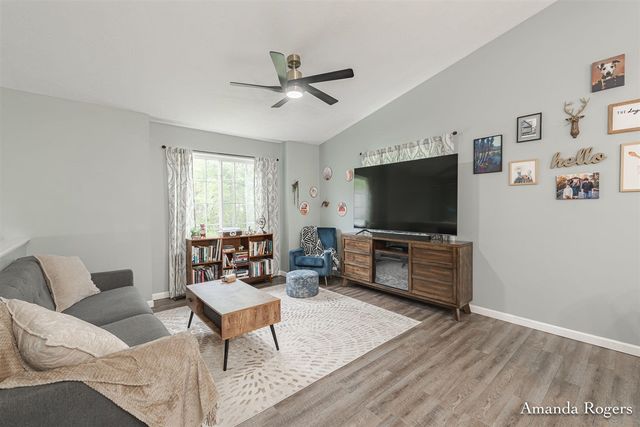 806 Grindle Drive, Lowell, MI 49331