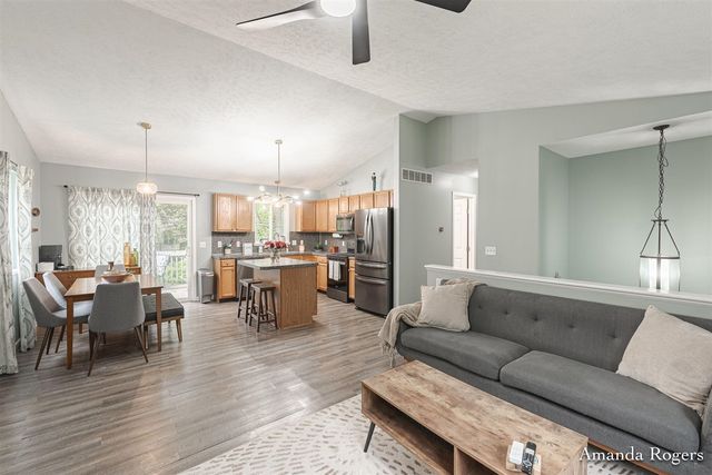 806 Grindle Drive, Lowell, MI 49331