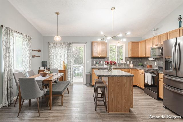 806 Grindle Drive, Lowell, MI 49331