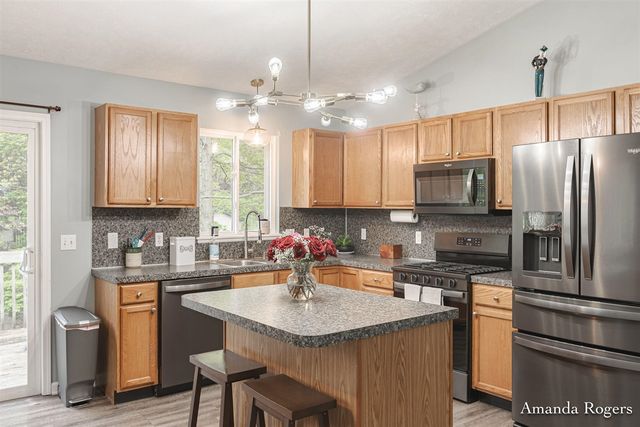 806 Grindle Drive, Lowell, MI 49331