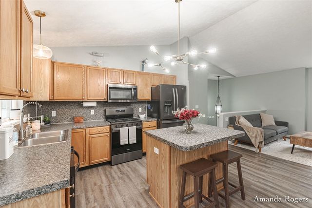 806 Grindle Drive, Lowell, MI 49331