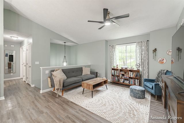 806 Grindle Drive, Lowell, MI 49331