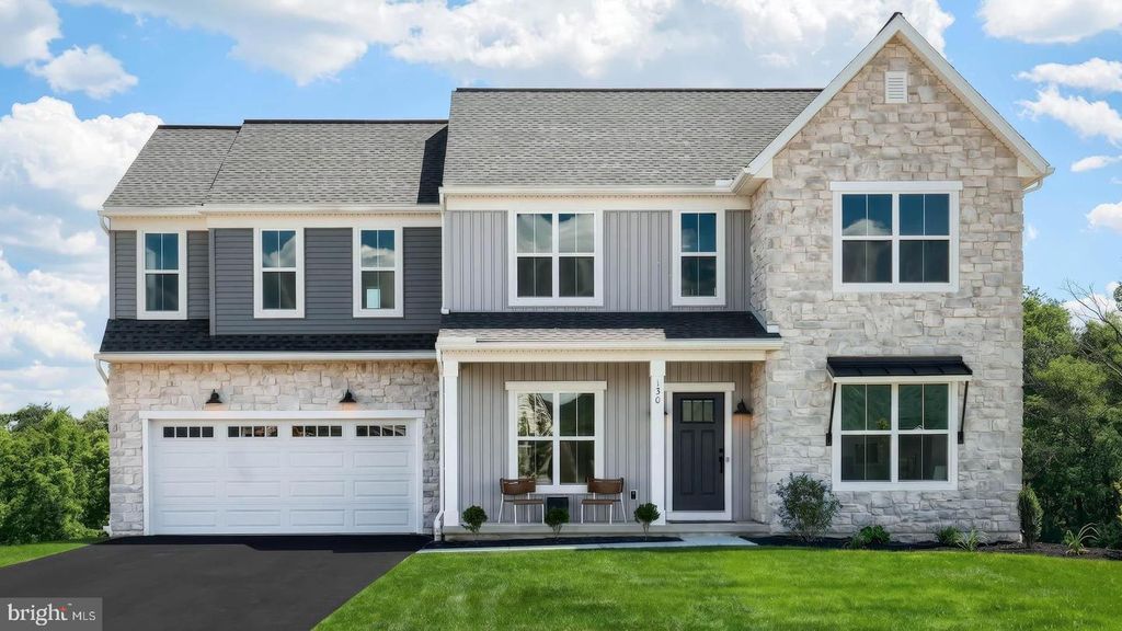 130 SOUTH MOUNTAIN DR, Carlisle, PA 17013