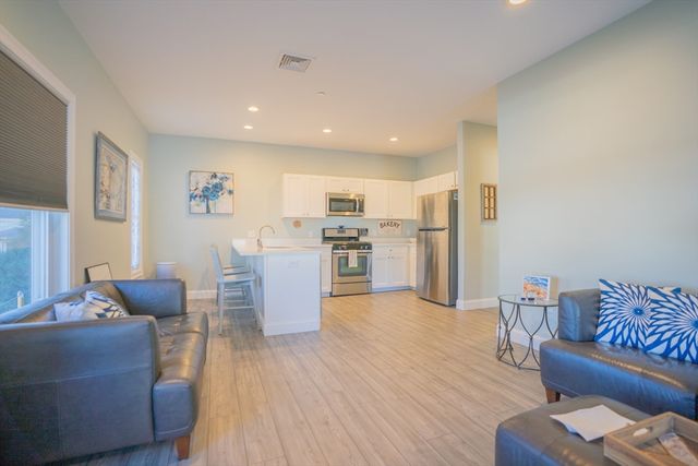 278 Court Street 101, Plymouth, MA 02360