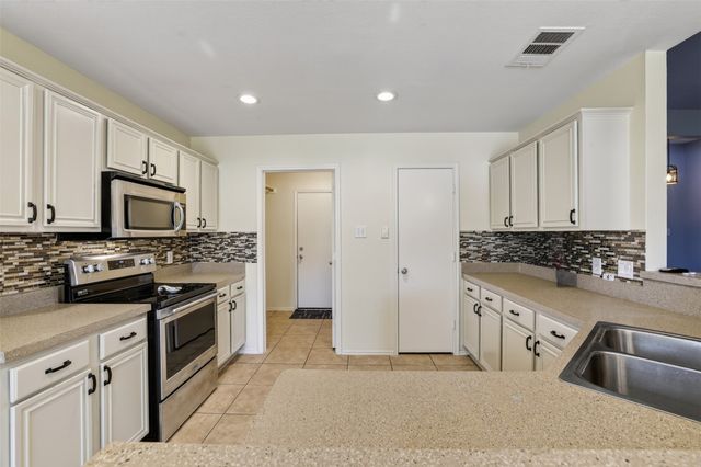 107 Cottonwood Drive, Fate, TX 75189