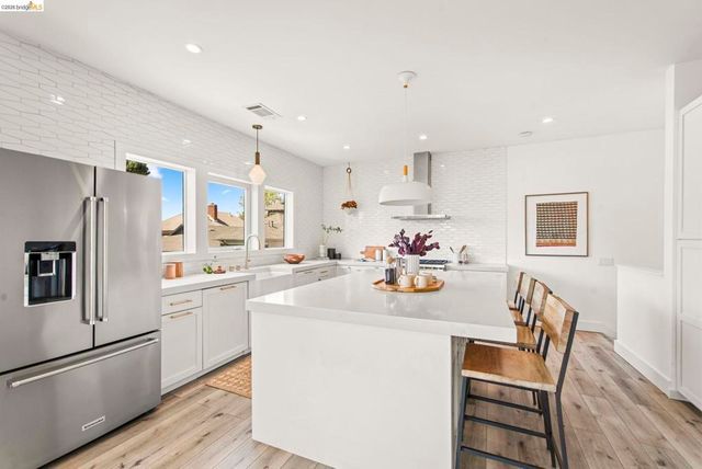 450 42nd St, Oakland, CA 94609