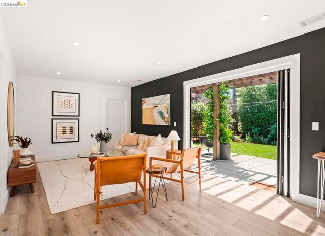 450 42nd St, Oakland, CA 94609