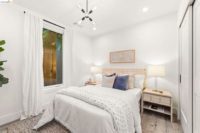 450 42nd St, Oakland, CA 94609