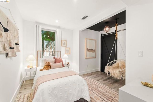 450 42nd St, Oakland, CA 94609