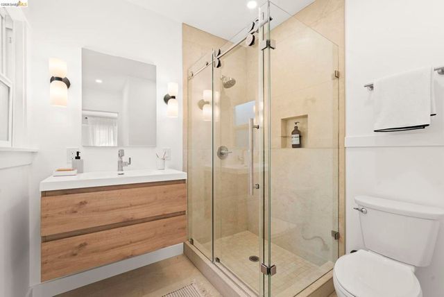 450 42nd St, Oakland, CA 94609