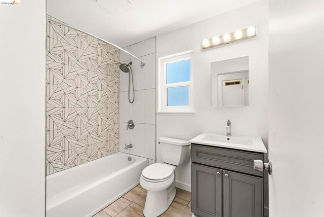 450 42nd St, Oakland, CA 94609