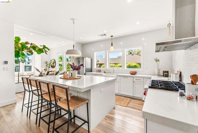 450 42nd St, Oakland, CA 94609