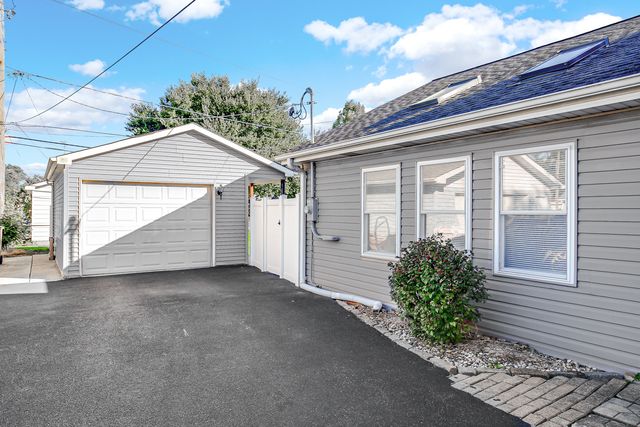 4320 W 99th Place, Oak Lawn, IL 60453