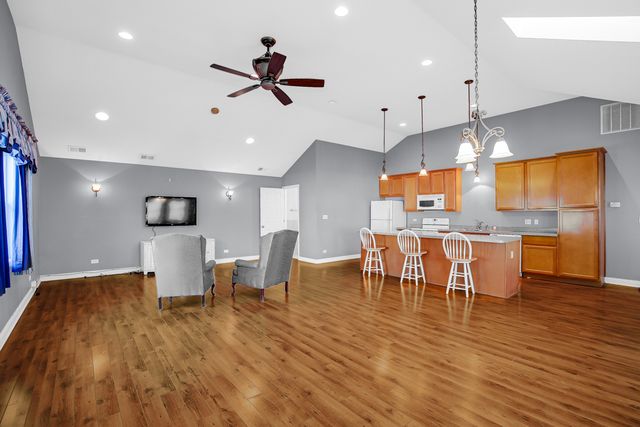 4320 W 99th Place, Oak Lawn, IL 60453