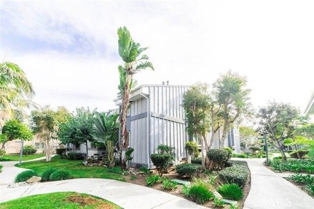 17092 Pacific Coast Hwy 204, Huntington Beach, CA 92649