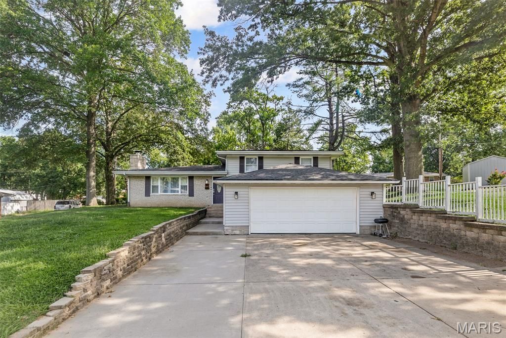 44 Aaron Drive, Belleville, IL 62220