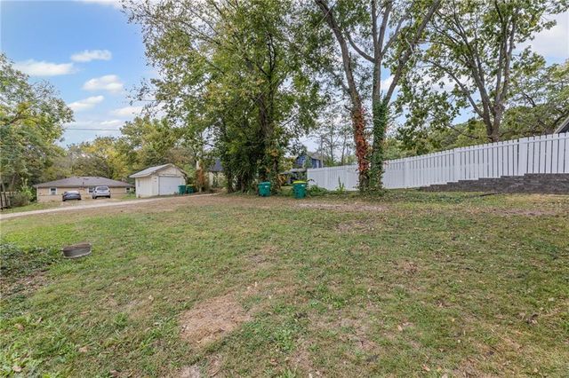 405 W Miami Street, Paola, KS 66071