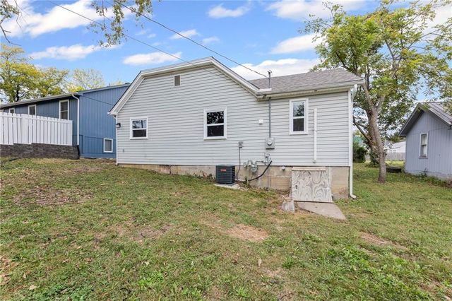 405 W Miami Street, Paola, KS 66071
