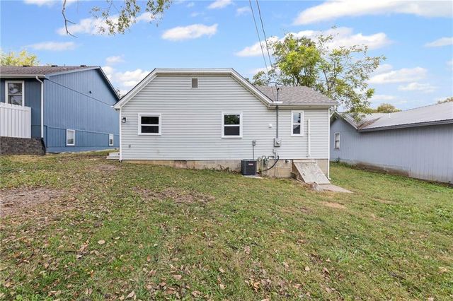 405 W Miami Street, Paola, KS 66071