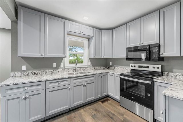 405 W Miami Street, Paola, KS 66071