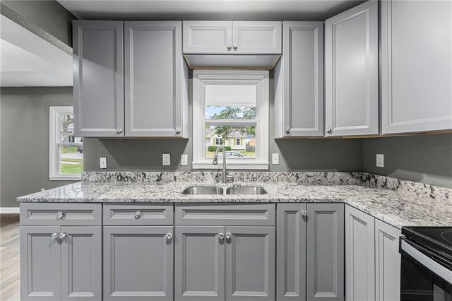 405 W Miami Street, Paola, KS 66071