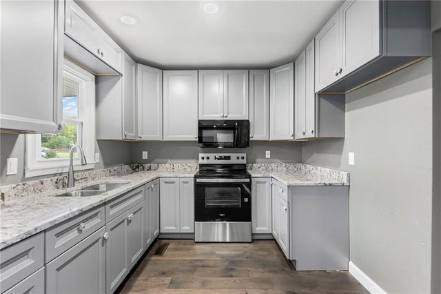 405 W Miami Street, Paola, KS 66071