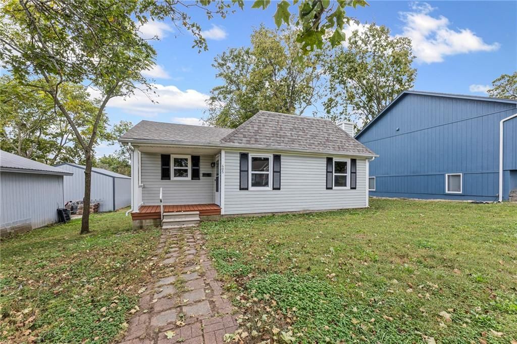 405 W Miami Street, Paola, KS 66071