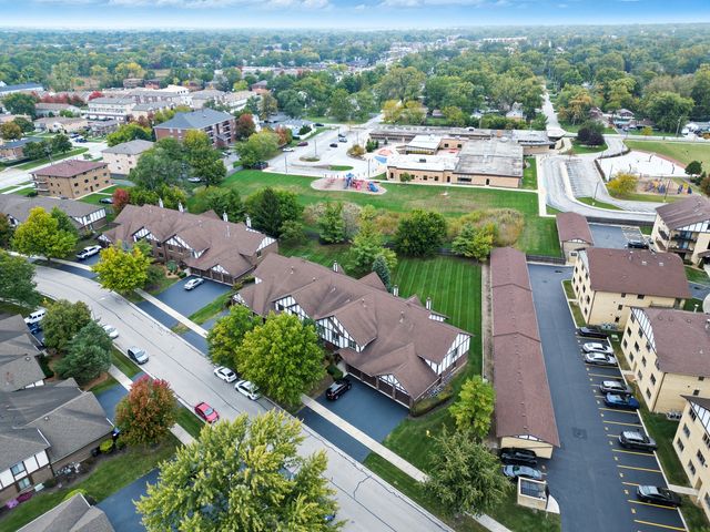 6740 180th Street 1E, Tinley Park, IL 60477