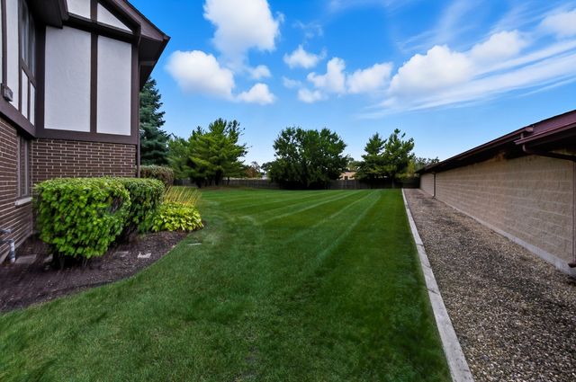 6740 180th Street 1E, Tinley Park, IL 60477