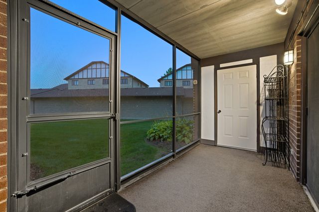 6740 180th Street 1E, Tinley Park, IL 60477