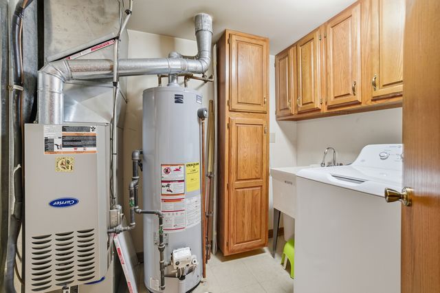 6740 180th Street 1E, Tinley Park, IL 60477