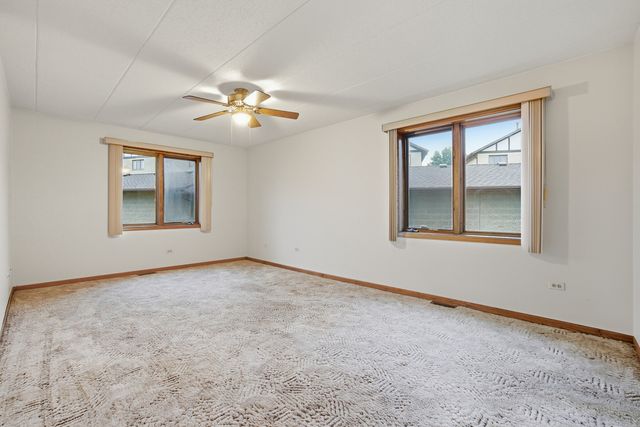 6740 180th Street 1E, Tinley Park, IL 60477