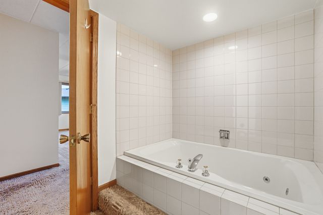 6740 180th Street 1E, Tinley Park, IL 60477