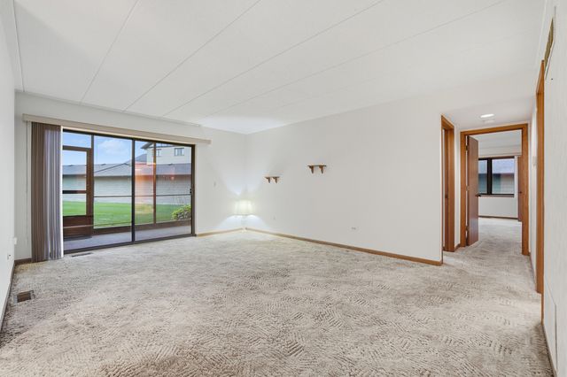 6740 180th Street 1E, Tinley Park, IL 60477