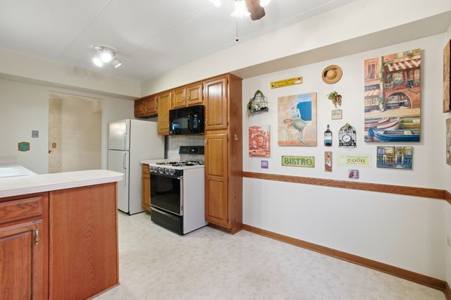 6740 180th Street 1E, Tinley Park, IL 60477