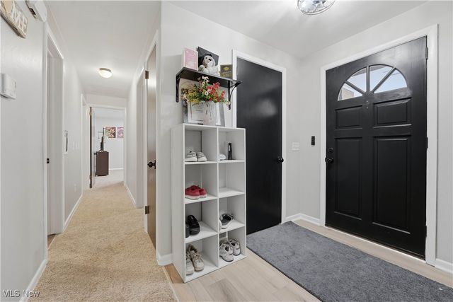 6111 Hollydale Avenue NE, Canton, OH 44721