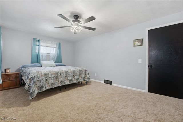 6111 Hollydale Avenue NE, Canton, OH 44721