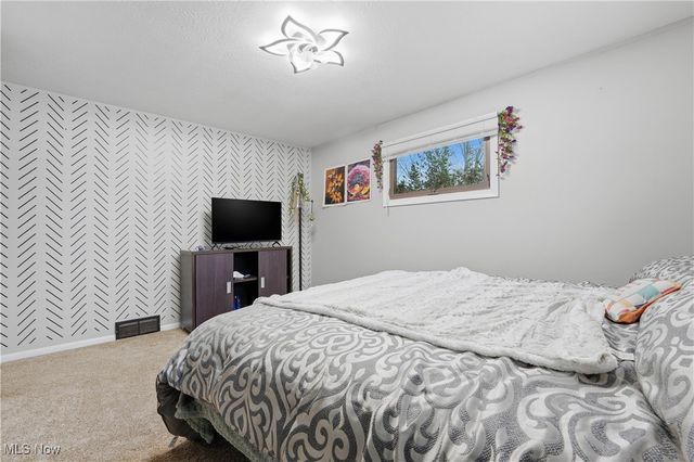 6111 Hollydale Avenue NE, Canton, OH 44721