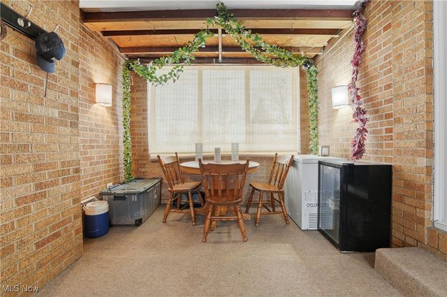 6111 Hollydale Avenue NE, Canton, OH 44721