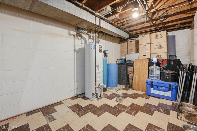 6111 Hollydale Avenue NE, Canton, OH 44721