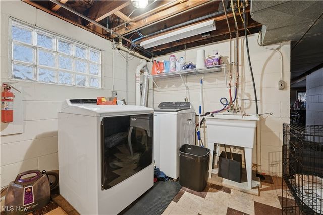 6111 Hollydale Avenue NE, Canton, OH 44721