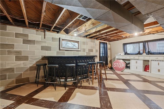 6111 Hollydale Avenue NE, Canton, OH 44721